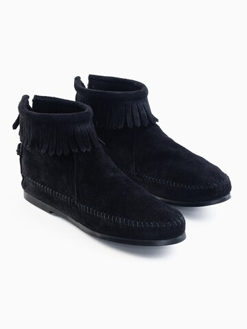 Minnetonka Ankle Boots in Black