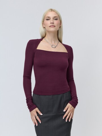 Tricou 'Elorah' de la LeGer Studio pe roșu: față