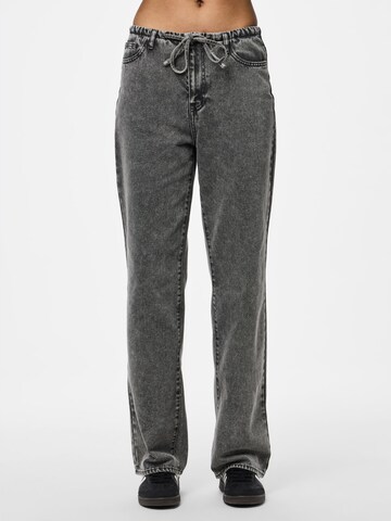 PIECES Regular Jeans 'PCFanu' in Grey: front