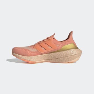 ADIDAS ORIGINALS Низкие кроссовки 'Ultraboost 21' в Ярко-розовый