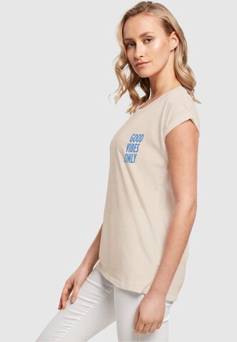 T-shirt 'Good Vibes Only' Merchcode en beige