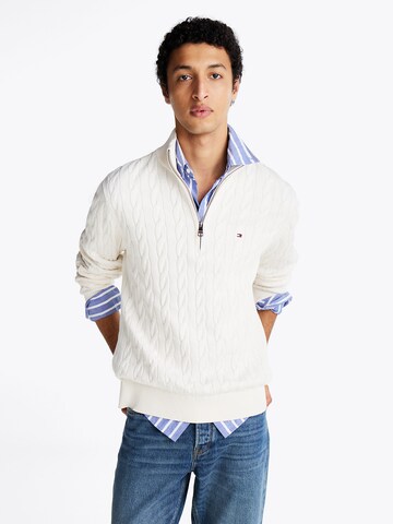 TOMMY HILFIGER Sweater in White: front