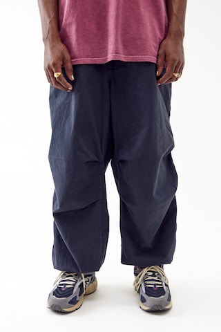 BDG Urban Outfitters Tapered Hose in Blau: predná strana