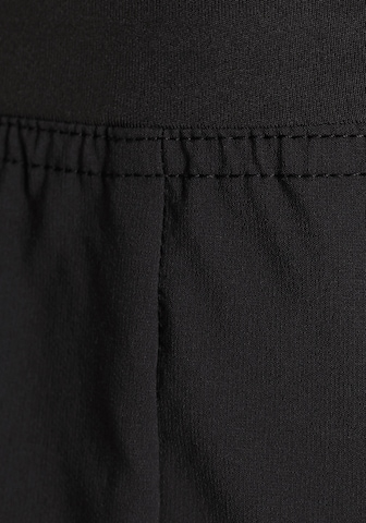 Regular Pantaloni outdoor de la LASCANA ACTIVE pe negru
