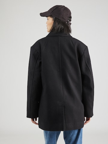 Manteau mi-saison 'Carla' WEEKDAY en noir