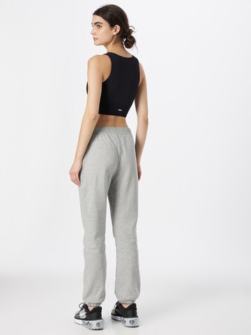 Effilé Pantalon Hummel en gris