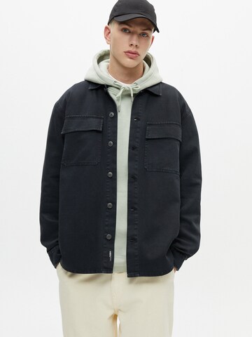 Pull&Bear Overgangsjakke i sort: forside