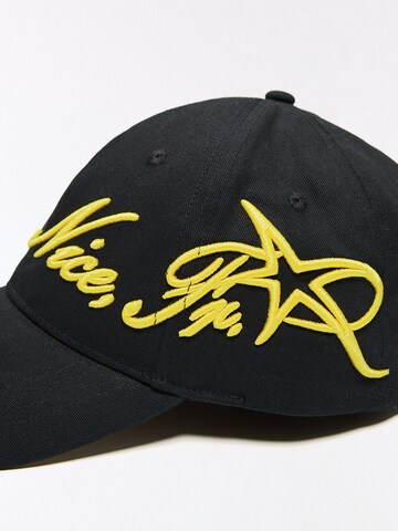 Bershka Sapkák 'DUST & NICE' - fekete