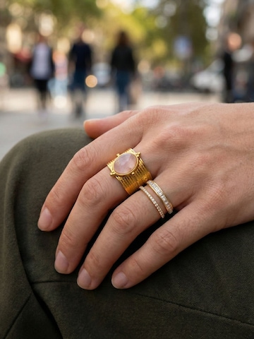 Nemomatheo Ring 'Opulenz – Großer Steinring' in Gold: front