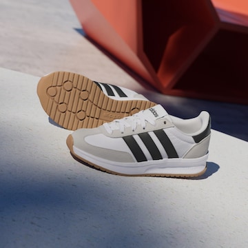Sneaker 'Run 70s 2.0' de la ADIDAS SPORTSWEAR pe alb