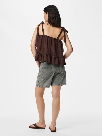 PIECES Top in Braun