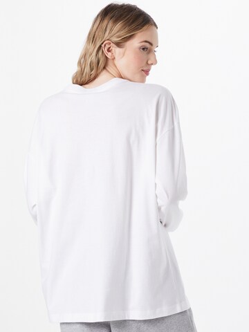 T-shirt Nike Sportswear en blanc