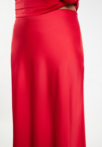 faina - Saia em vermelho