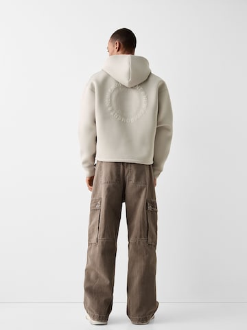 Bershka Loose fit Cargo trousers in Brown