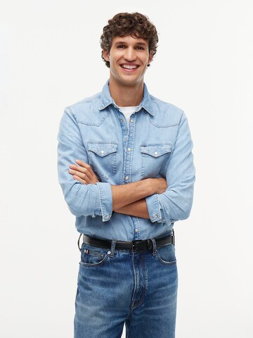 Coupe regular Chemise TOMMY HILFIGER en bleu : devant