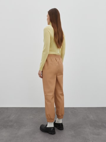 EDITED Tapered Broek 'Madison' in Beige