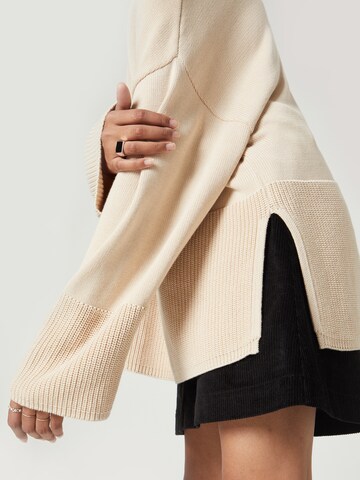 A LOT LESS Pullover 'Charlize' i beige