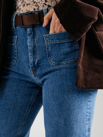 & Other Stories Regular Jeans i blå