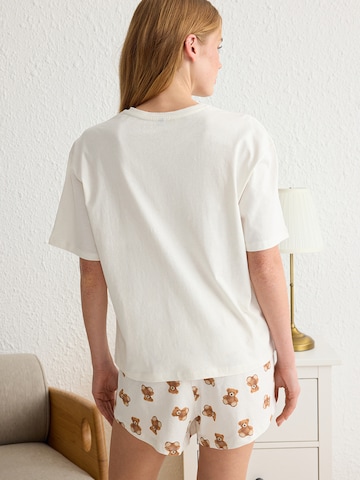 Trendyol Shorty in Beige