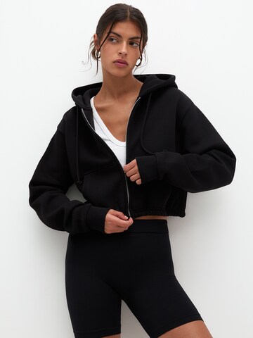 Pull&Bear Sweat jacket in Black: front