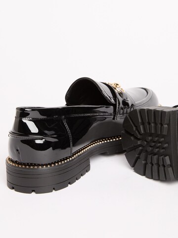 juoda Lipsy Pusbačiai