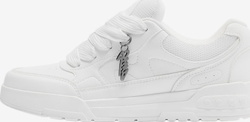 Pull&Bear Matalavartiset tennarit värissä valkoinen: etupuoli