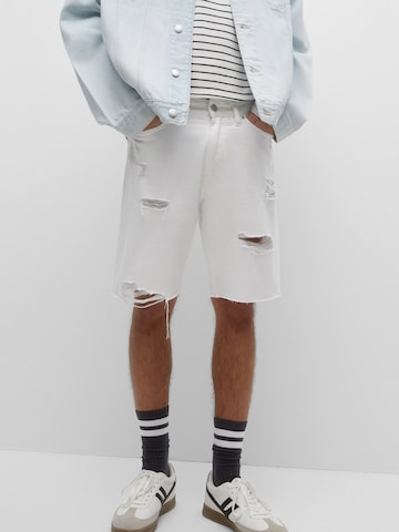 Pull&Bear Regular Shorts in Weiß