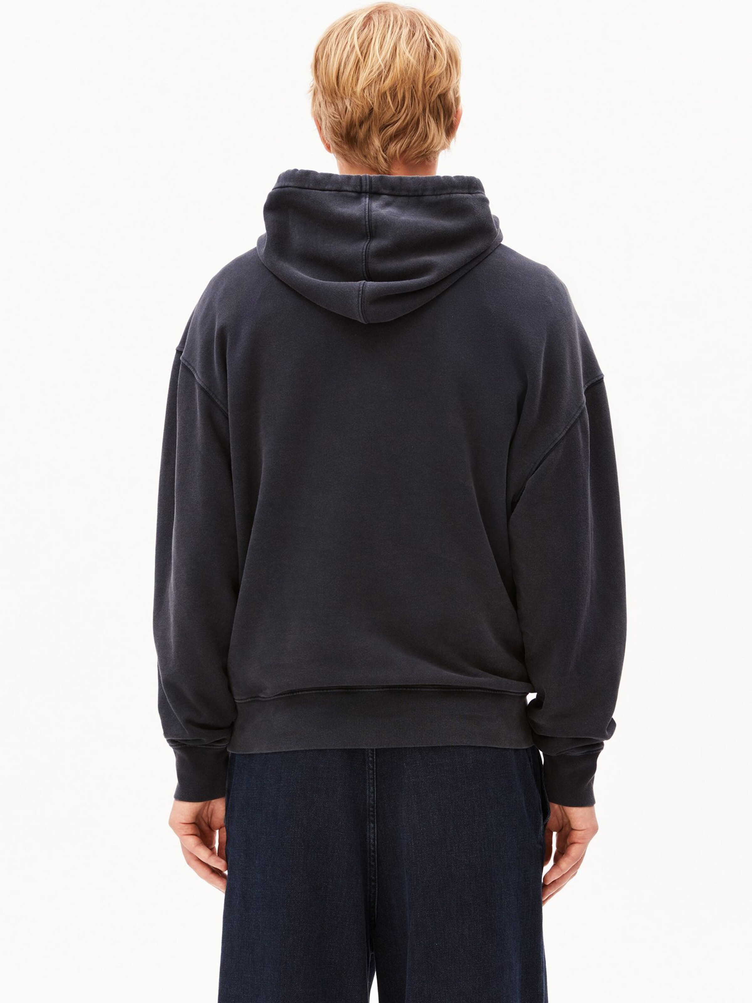 Sweat-shirt ARMEDANGELS en noir : devant