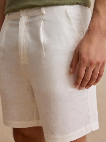 DAN FOX APPAREL Regular Pleat-front trousers 'Alan' in White