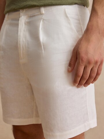 regular Pantaloni con pieghe 'Alan' di DAN FOX APPAREL in bianco