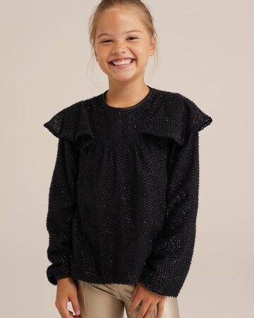 WE Fashion Blouse in Black: front