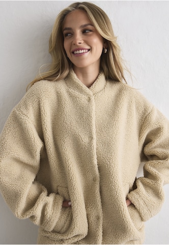 Veste de sport 'Pile' Aim'n en beige