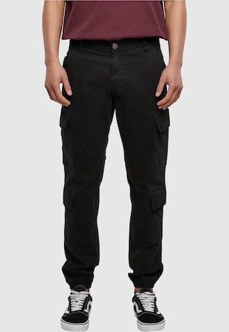Urban Classics Tapered Cargo Pants in Black: front