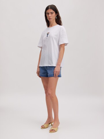 Tricou 'Milly' de la EDITED pe alb