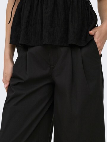 Wide Leg Pantalon à pince 'ONLTanny' ONLY en noir
