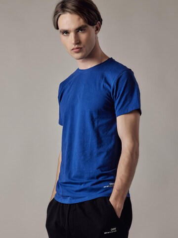 Maglietta 'T-Shirt Girocollo Elasticizzata' di OWN Off With Nature in blu: frontale