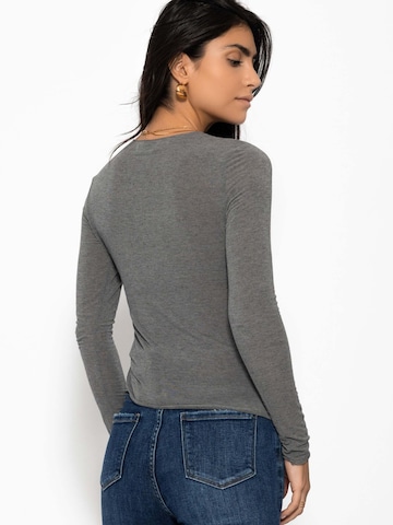 SASSYCLASSY T-shirt i grå