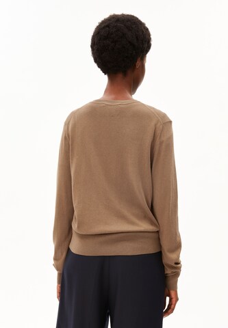 Pullover di ARMEDANGELS in marrone: frontale
