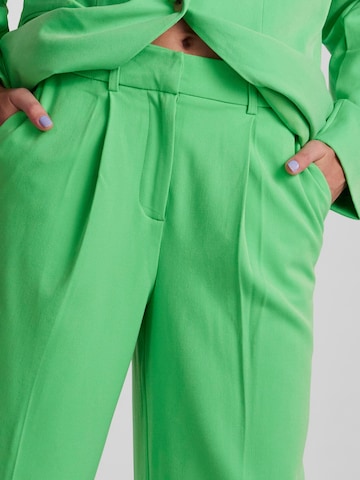 PIECES Wide leg Pleat-Front Pants 'Serano' in Green