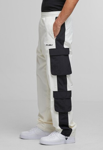 FUBU Loosefit Cargobukser i hvid