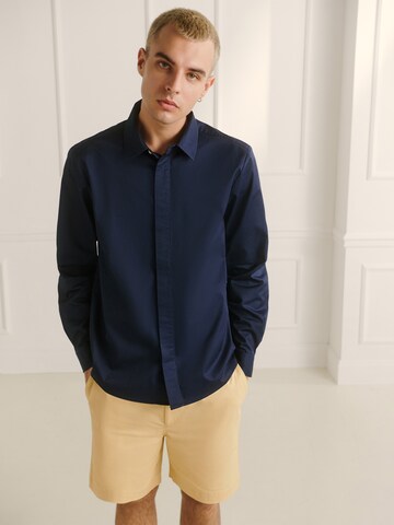 Coupe regular Chemise 'Fernando' Guido Maria Kretschmer Men en bleu : devant