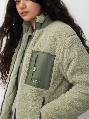 Veste mi-saison Pull&Bear en vert