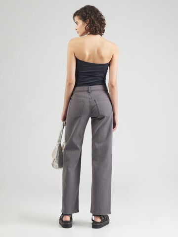Regular Pantalon WEEKDAY en gris