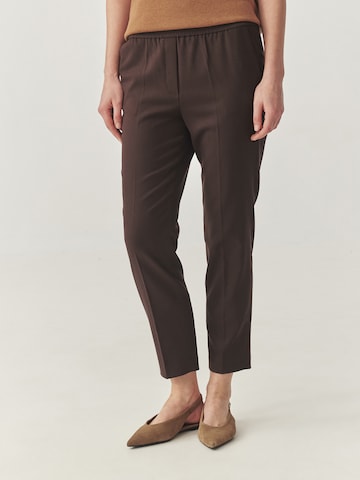 regular Pantaloni con piega frontale 'Milti' di TATUUM in marrone: frontale