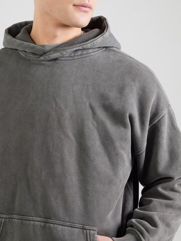 Abercrombie & Fitch - Sudadera 'ESSENTIALS' en gris