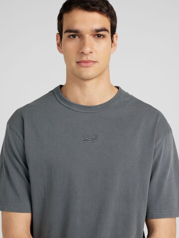 T-Shirt Reebok en gris