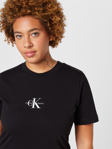 Calvin Klein Jeans Curve T-Shirt in Schwarz