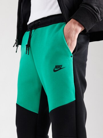 Tapered Pantaloni 'TCH FLC' de la Nike Sportswear pe negru