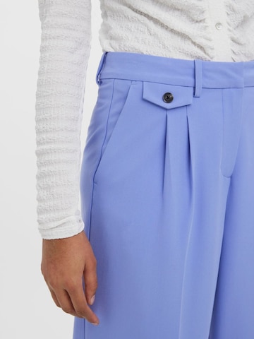 VERO MODA Široke hlačnice Hlače z naborki 'Ceci' | modra barva