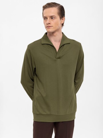 Antioch Sweatshirt 'Turndown' in Green: front